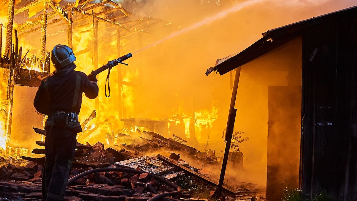 Na Vsetínsku vybuchl rodinný dům. Jeden zraněný